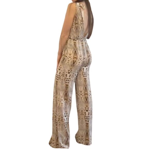 Y2K Bebe Animal Print V-Neck Cut-Out Back Wide Leg Sleeveless Jumpsuit Sz 0 NWT! - Picture 2 of 9